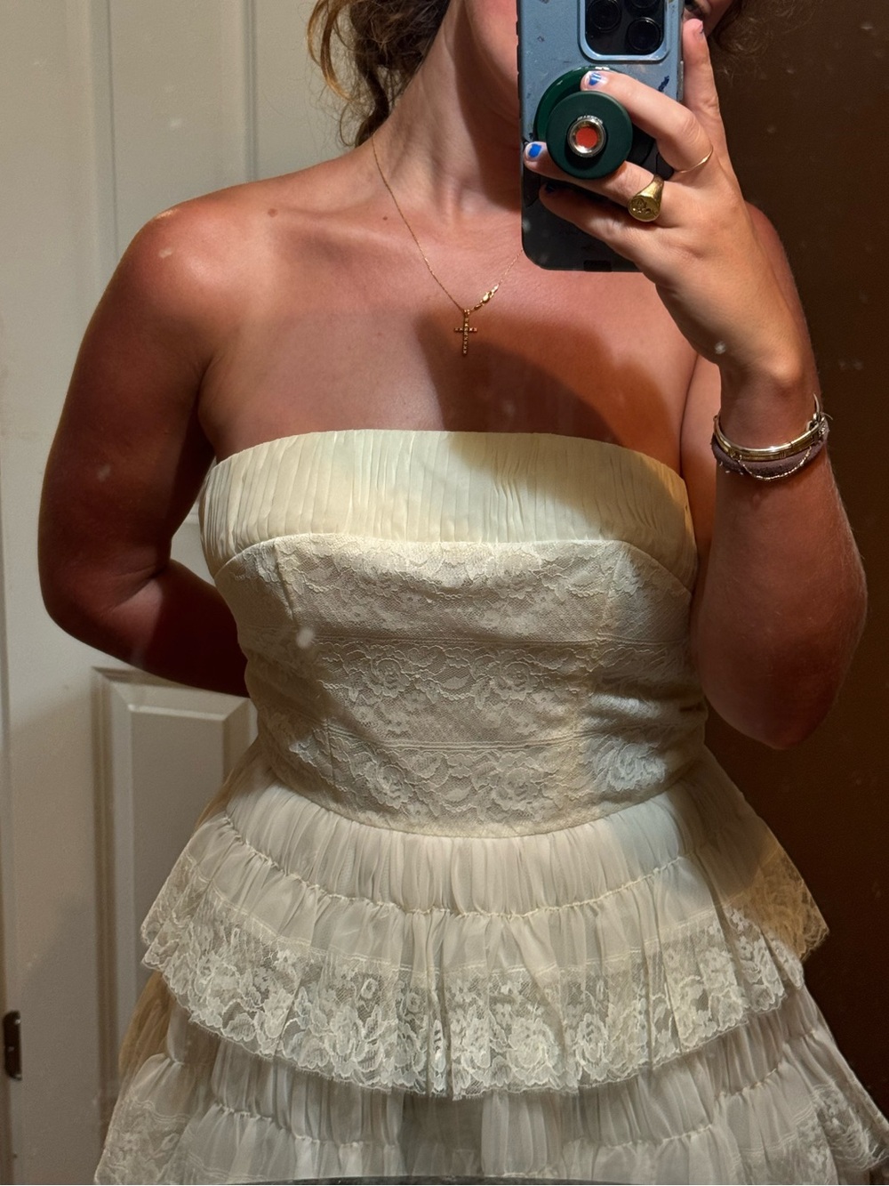Vintage one of a kind lace wedding dress - Picture 16 of 16